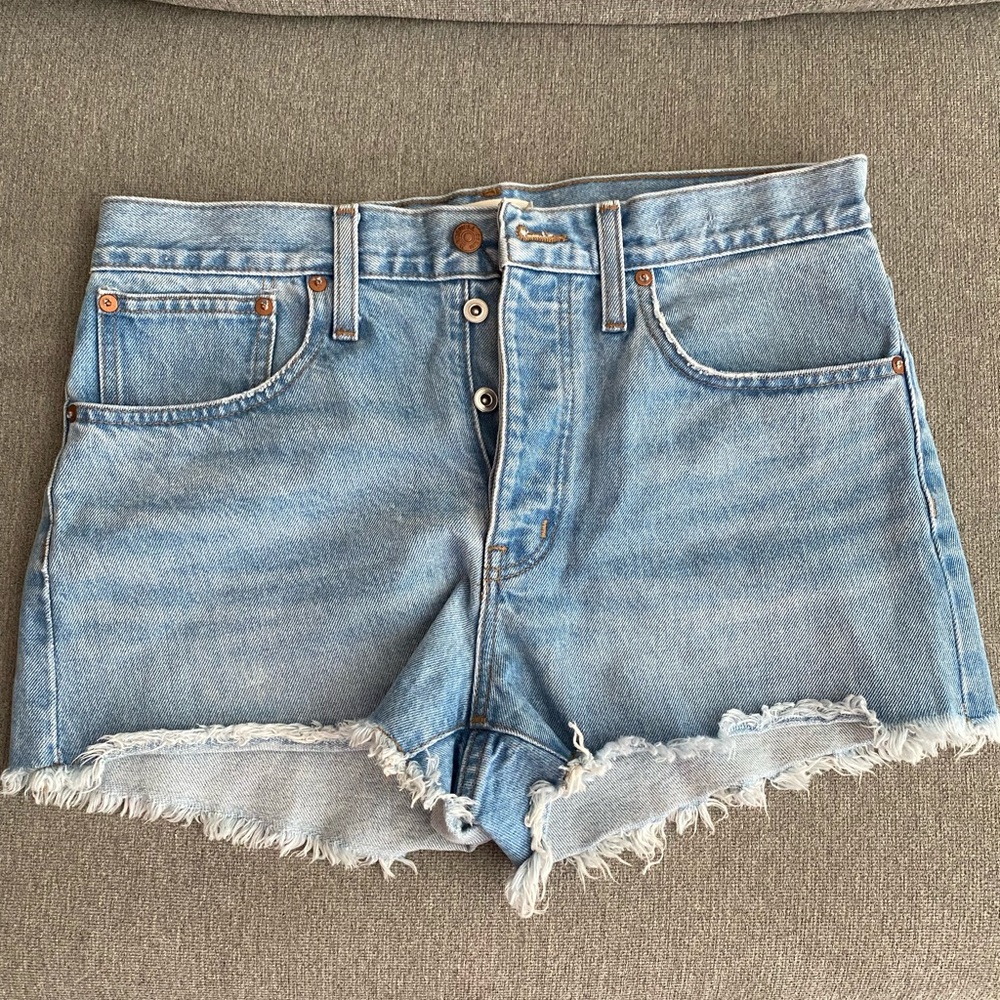 Madewell relaxed fit jean shorts light wash sz 28